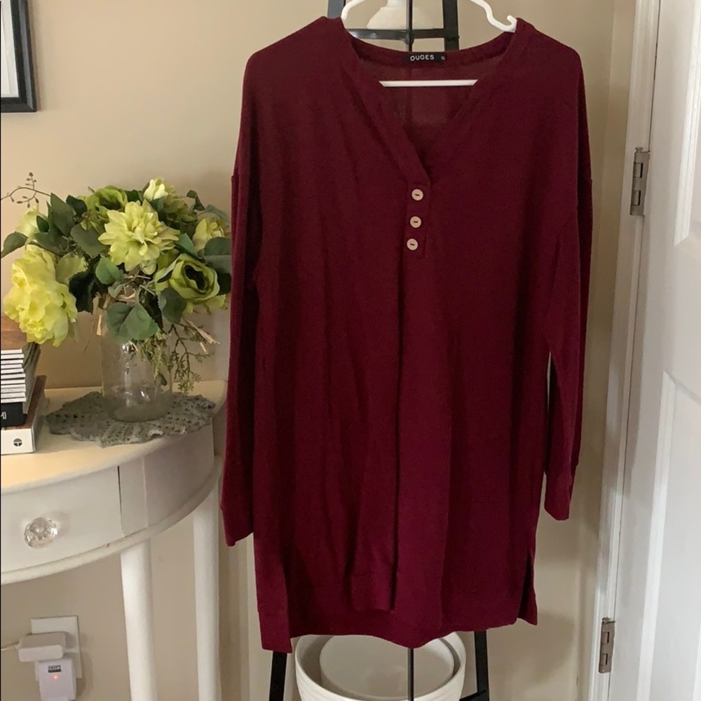 Tunic with V neck and 3 buttons